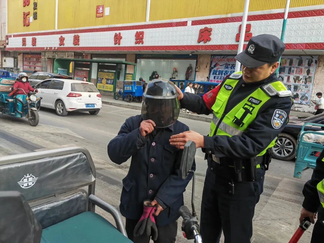 交警1.jpg